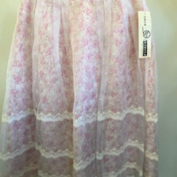 Floral Skirt With White Tulle Overlay Necessary Objects. - Picture 2 of 5